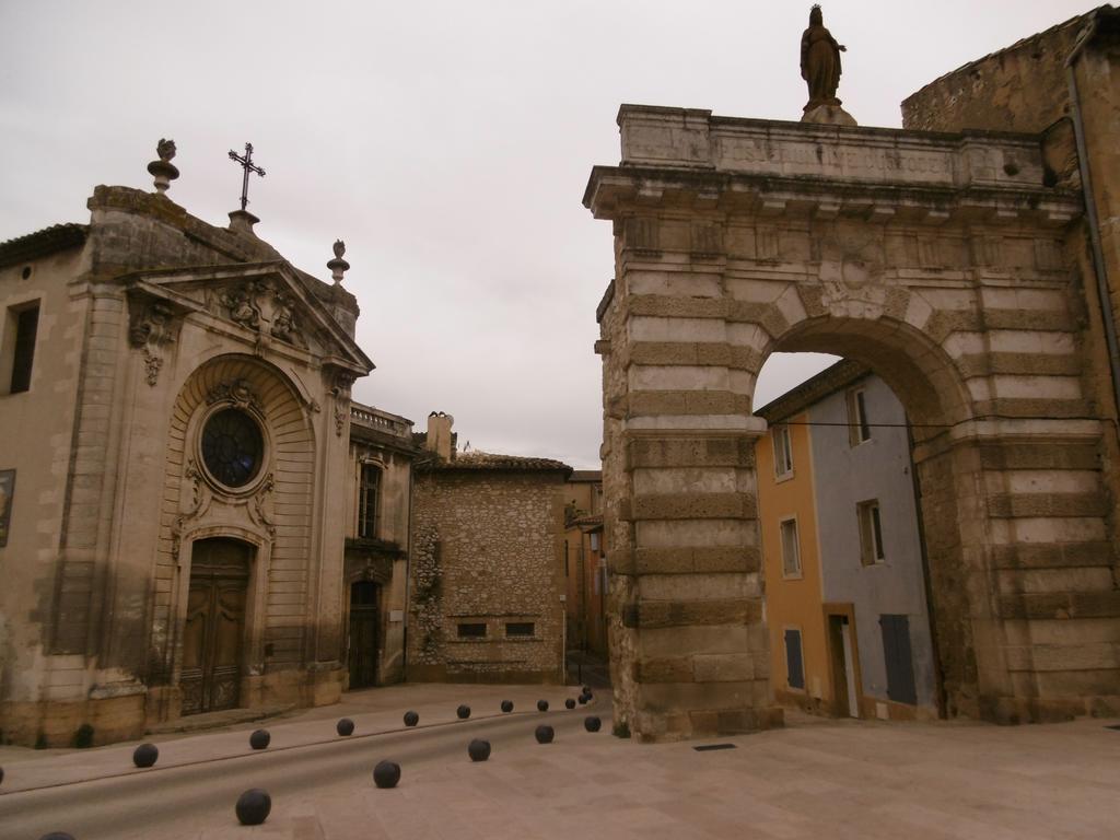 Studi'O Luberon Apartment Cavaillon Bagian luar foto